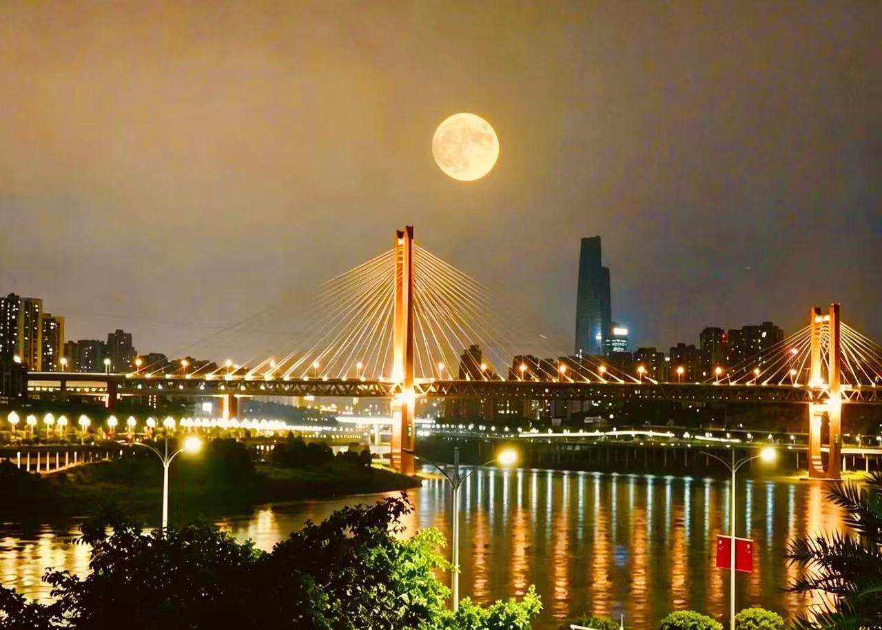 最近看到某著名媒体人说：盘点国内语言功底顶尖的五位作家：张承志排第一，莫言第二，