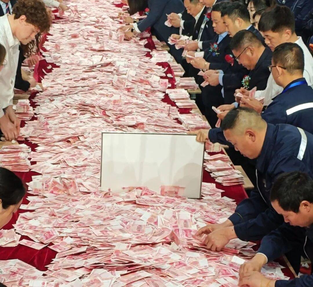 崔培军的重工工厂二十余年不打卡，盈利大头分给一线工人河南长垣重工车间，没有