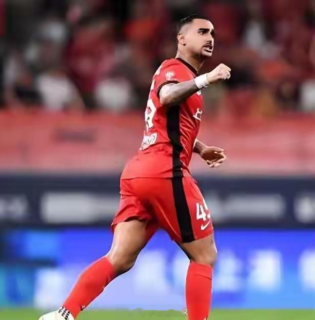 德转信息显示，成都蓉城外援卡隆将于2026赛季复出。这位出自荷甲青训、曾效力上港