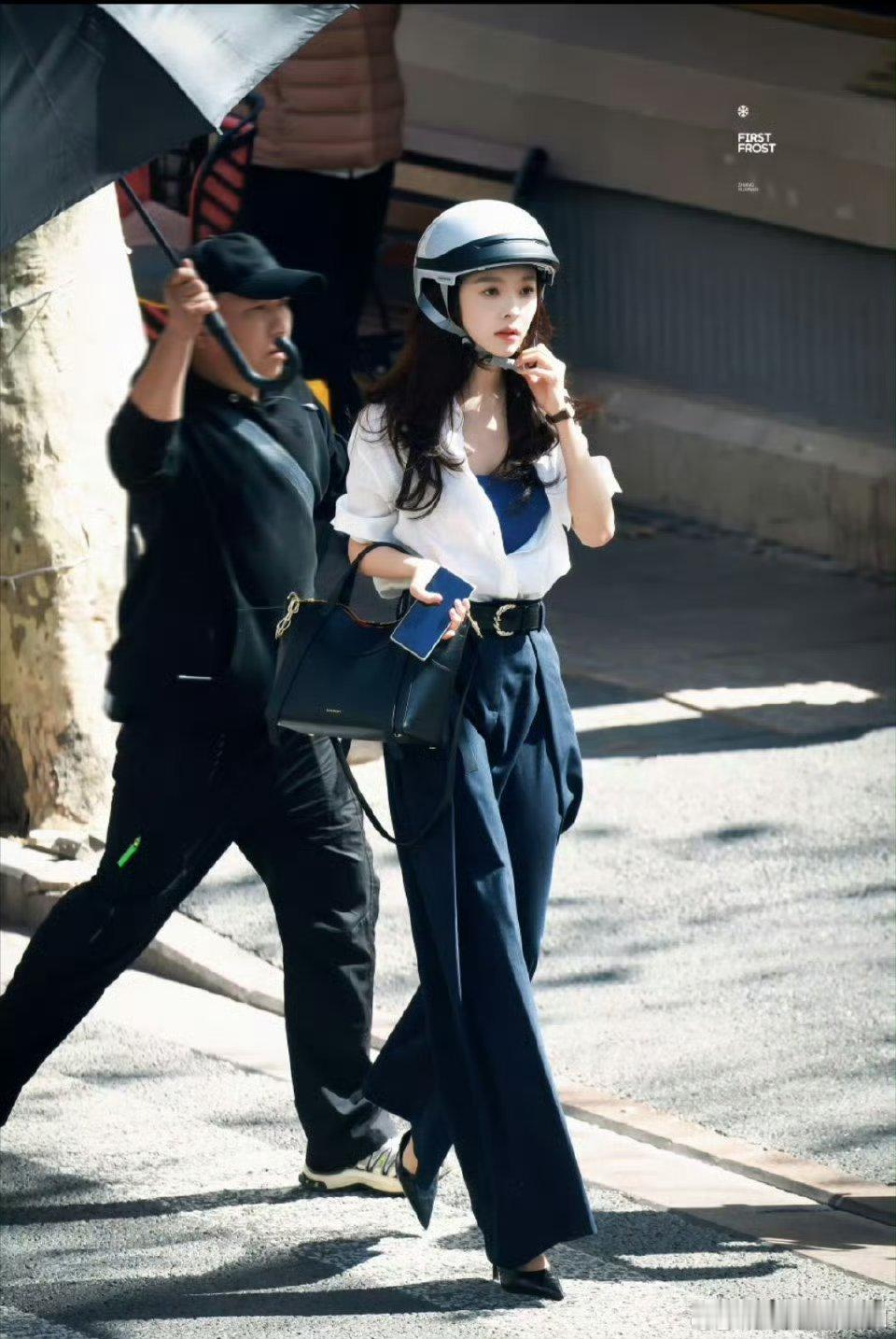 章若楠走路粉章若楠走路好酷啊，美在另一个层次！不仅是姐姐的颜粉，现在已经变成走