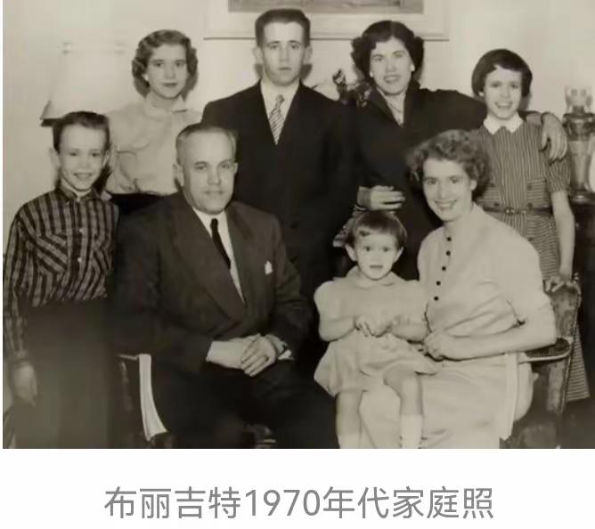 马克龙的丈母娘好漂亮，当年她抱着马克龙的妻子，一副端庄美丽少妇样。不过马克龙的妻