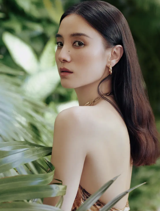 宋佳VOGUE活动造型惊艳露背豹纹裙彰显松弛美