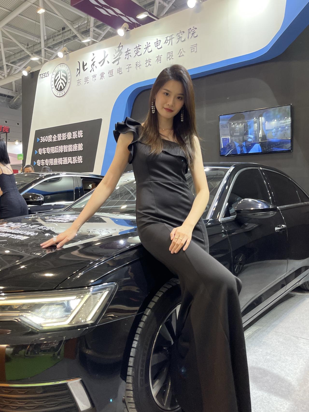 奥迪a6l原车升级后排智能座舱