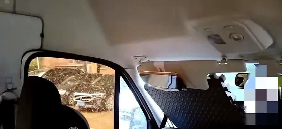 70岁老两口顶着38℃高温拆车改装，退休金没捂热就全砸进这台旧依维柯天津