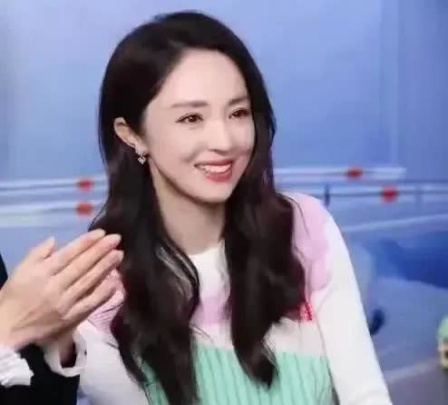 听说董璇七月份就在上海做了试管了。最新的节目，张维伊提出办婚礼，董璇父母