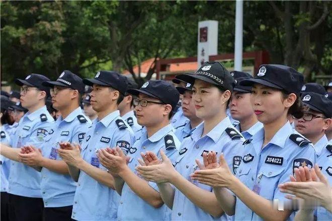 劳务派遣辅警存在的三大问题：1，身份归属问题辅警作为公安机关工作人员，劳务