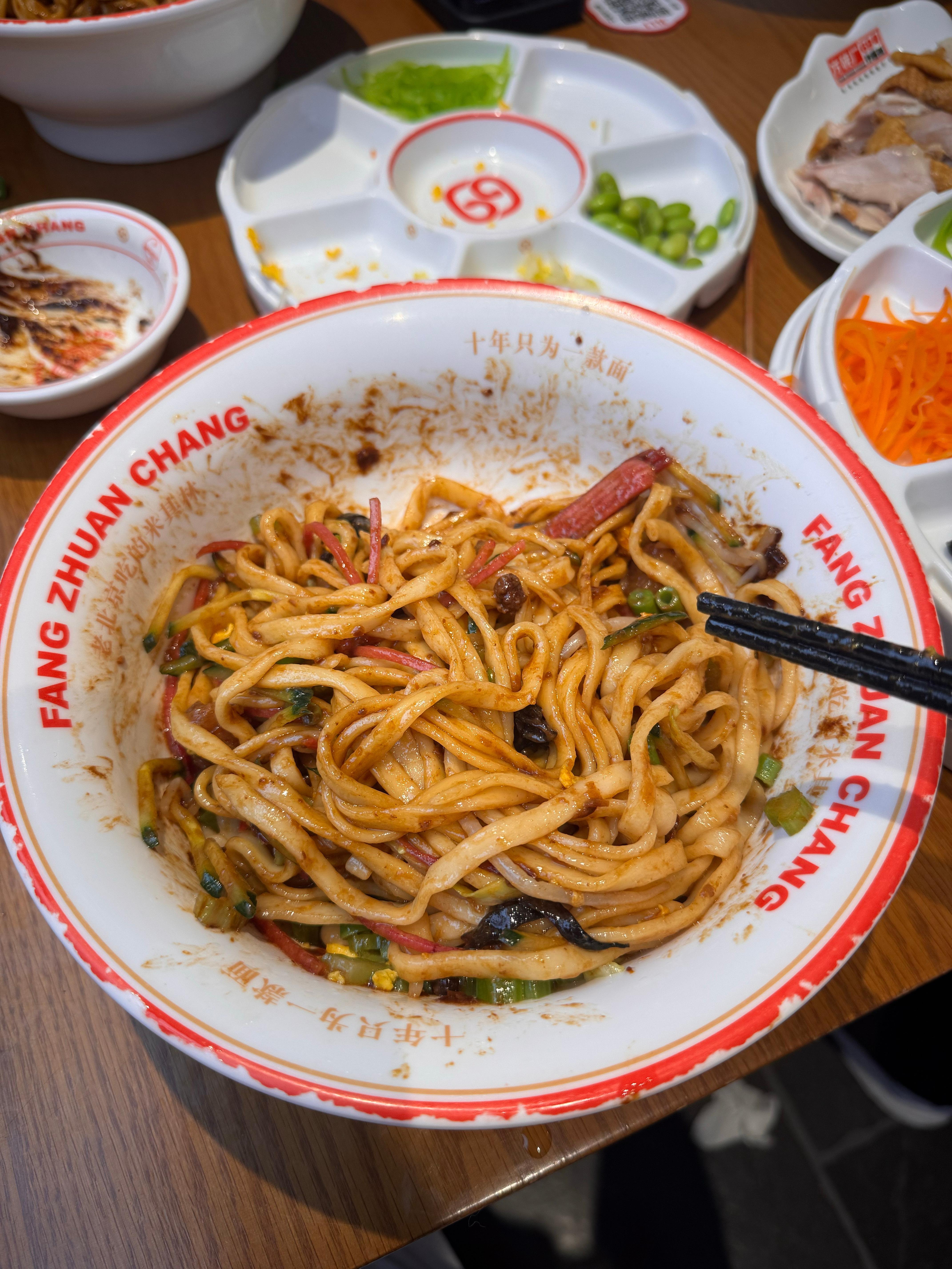 我今天吃到了特别好吃的奶皮子糖葫芦，糖脆奶皮子奶奶的