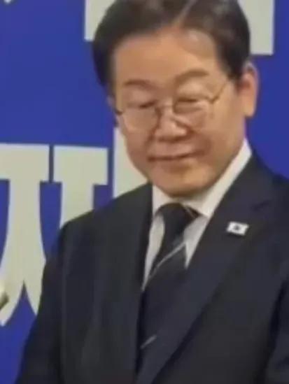 当有外媒询问韩国总统李在明：如果中方武统台湾，韩国会不会插手，李在明只是笑笑，然