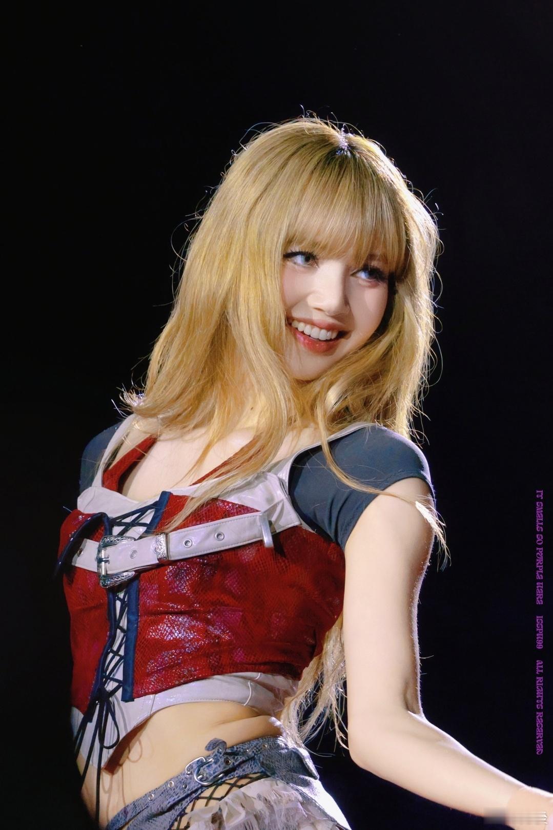 韩国化妆室偶遇Lisa，韩国的妆造养人，定会还你一个人间芭比[爱心]​​​
