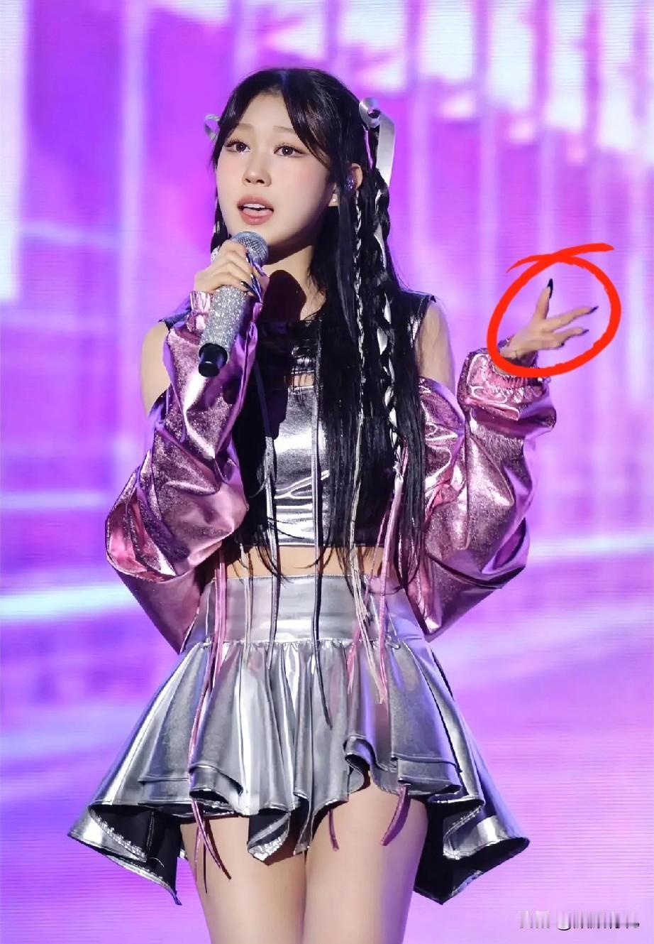 沈佳润这几日被多家媒体拒绝上台，原来是因为她在某档节目中的表现太过糟糕。她在