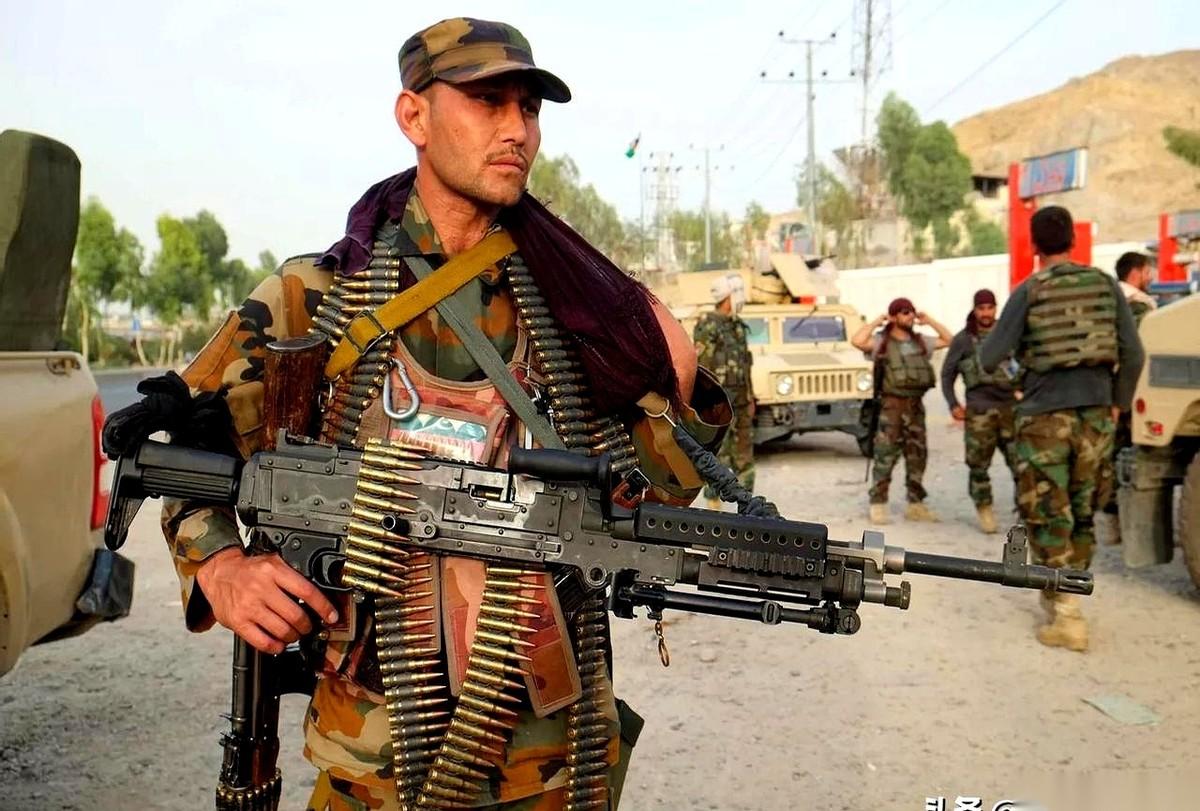 三个据点，说拿下就拿下了。巴基斯坦的炸弹还在天上飞，阿富汗的报复就已经砸脸上了