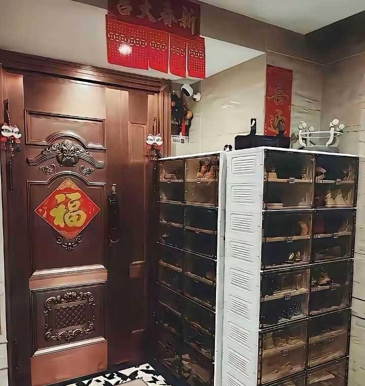 “物业管不了，110不管，请问这归谁管？”