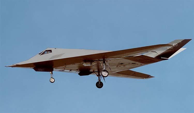 1981年6月18日。洛克希德F-117A“夜鹰”隐身攻击机（编号79-1078