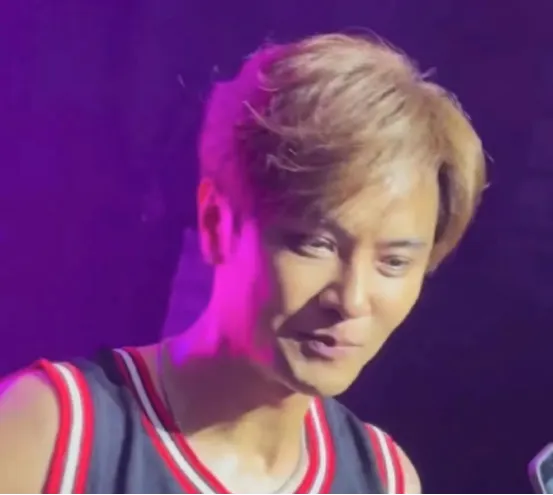 45 岁罗志祥近照曝光,面部到认不出,曾经的亚洲舞王如今却沦落到泰国卖唱