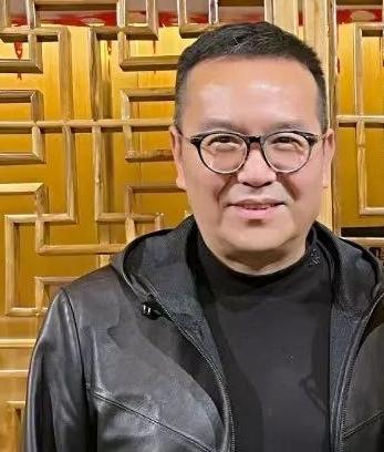 陈伟的去世真的太让人意外，他今年才58岁，还没有到退休年龄。而且他性格开