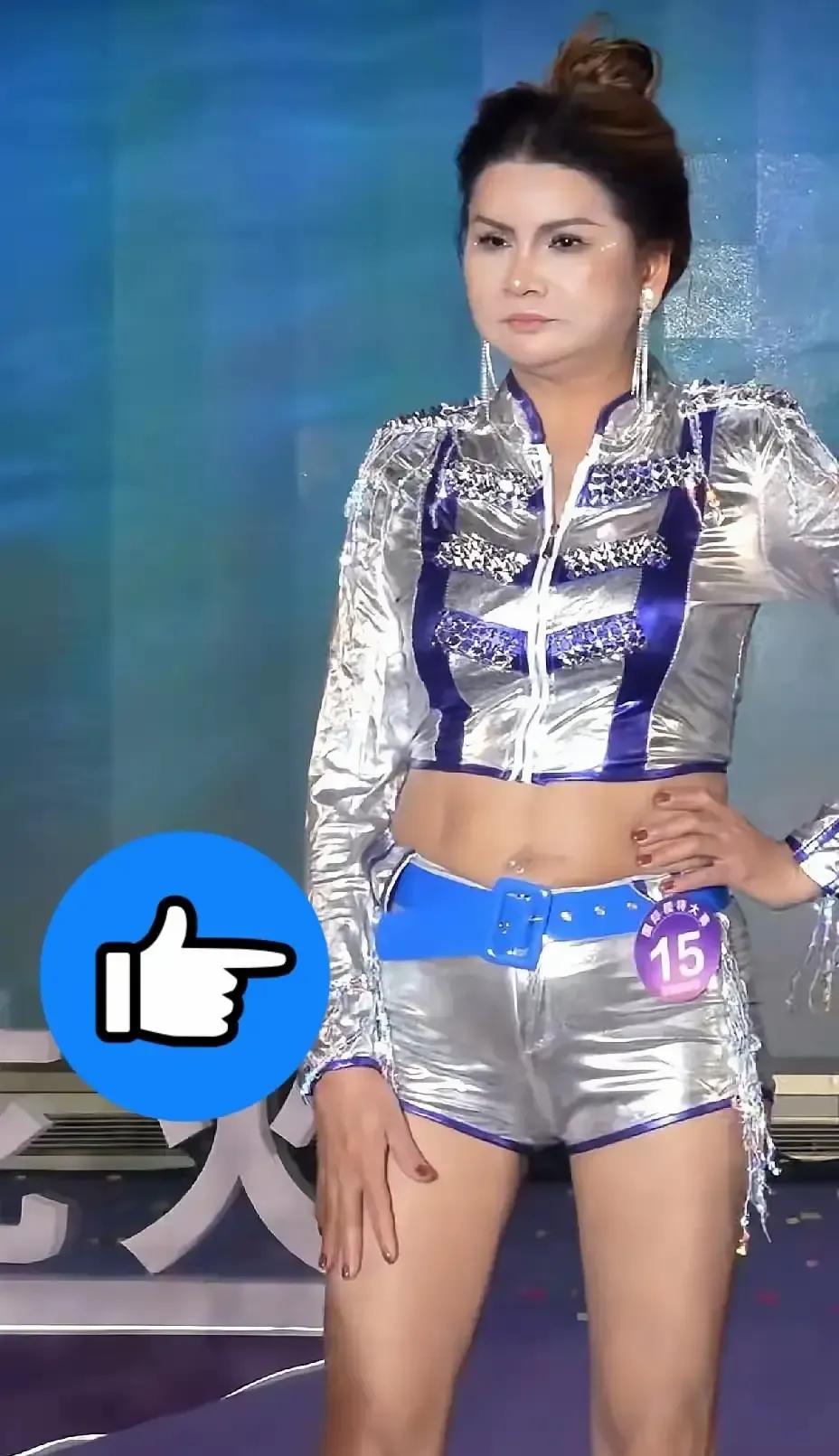 15号模特刚拿下广东赛区冠军，庆功宴上举杯的照片就被疯转，网友刷到直接开嘲：这酒