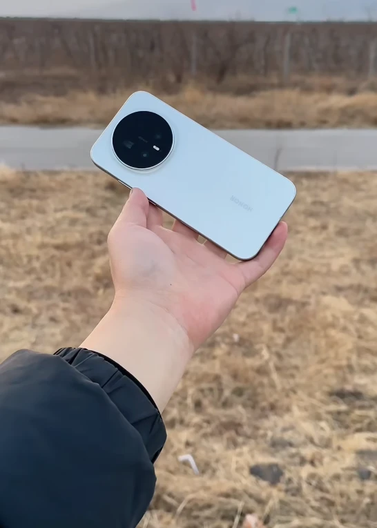 荣耀Magic9再冲高端？三款系列直追iPhone