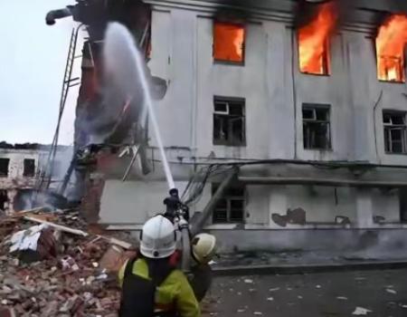 “如果敢打乌克兰，那么我就炸莫斯科，如果中方收复台湾，那么我就炸北京”，这是特朗