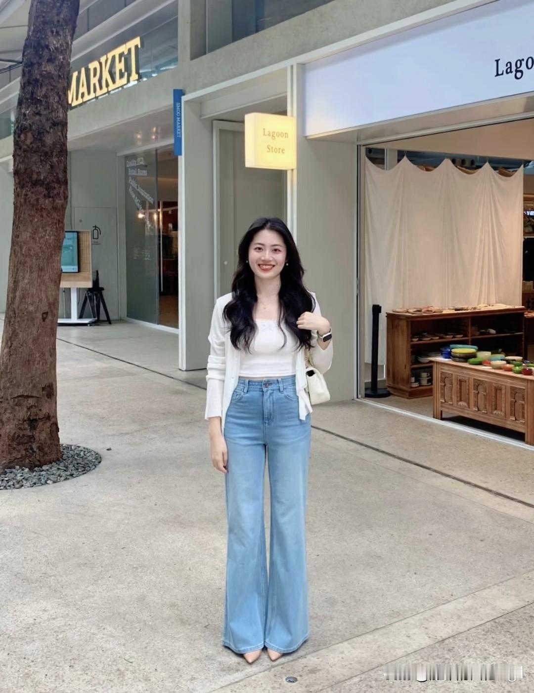 悠闲的午后，漫步在LagoonStore，享受生活的美好。