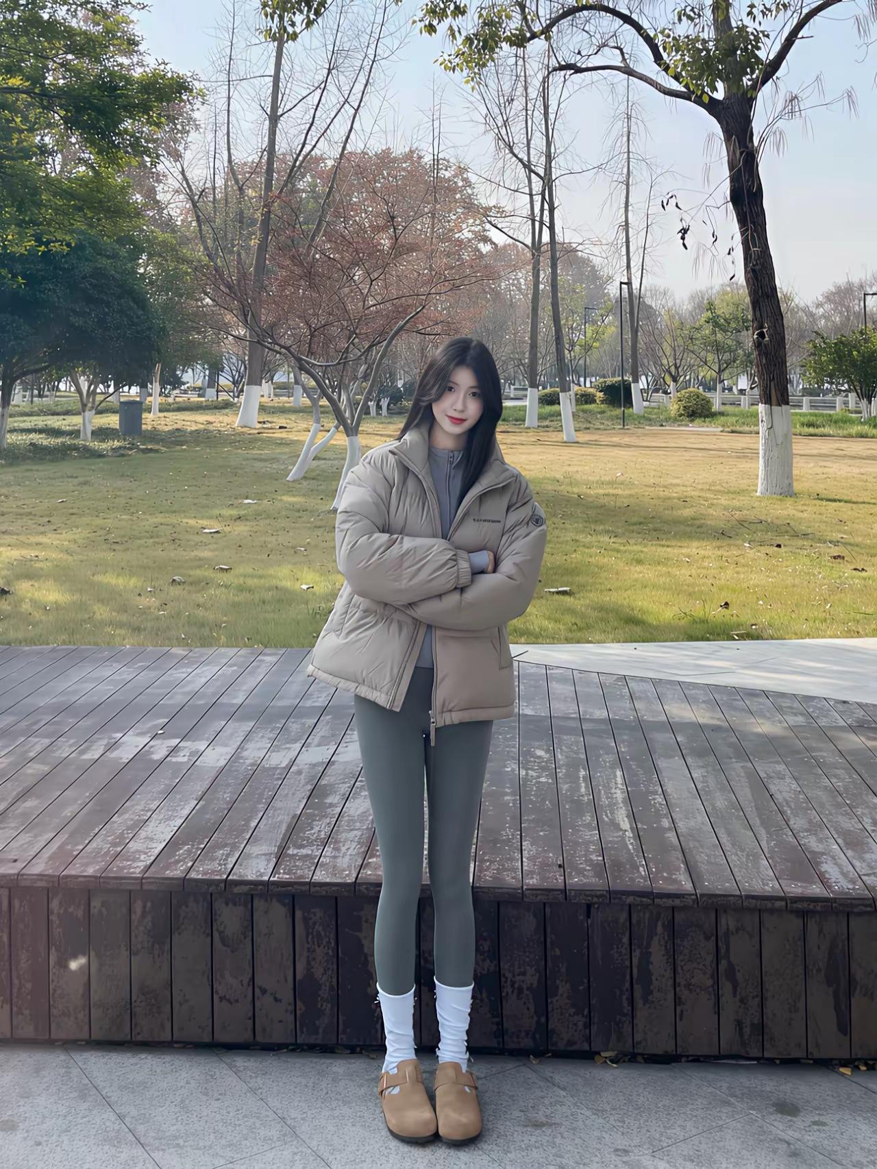 春风拂面来，绿意满心怀。