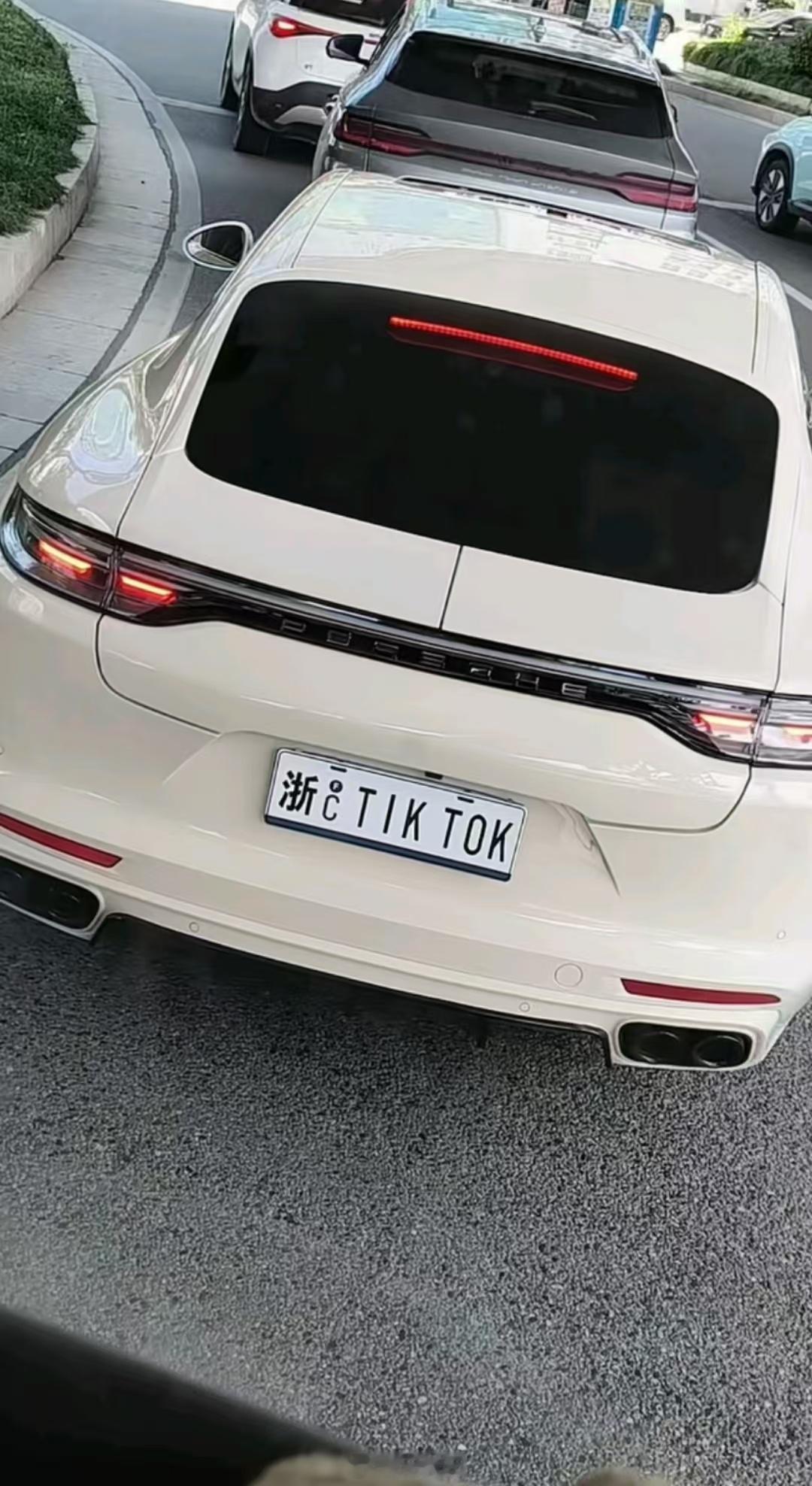 ？这是啥车牌​​​