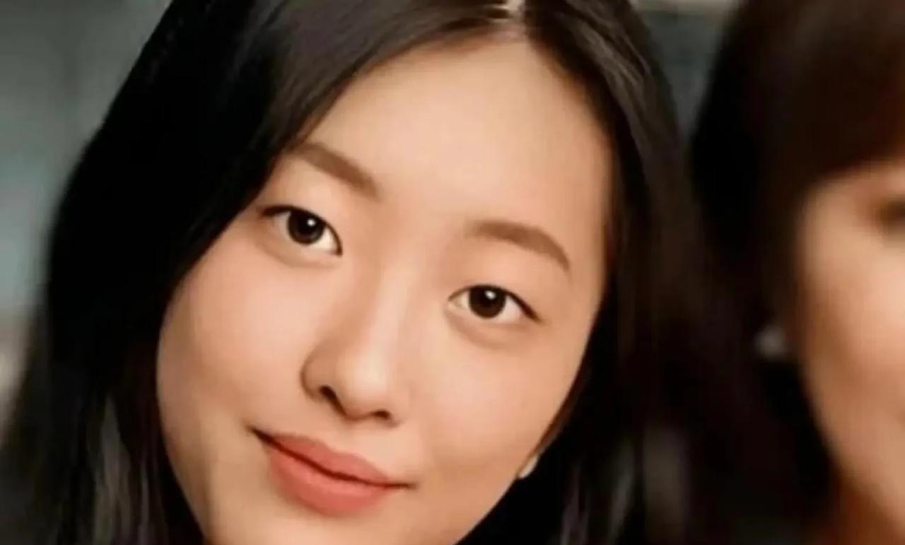 陈奕迅女儿也出道了，听说还是华纳力捧新人。刷视频听到她嗷了两句…，就…挺一般的[