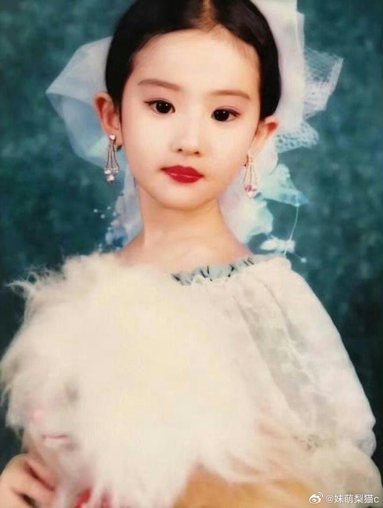 #刘亦菲幼儿园就是高颅顶#天生大美女来的嘿嘿~小宝宝时期就如此美​
