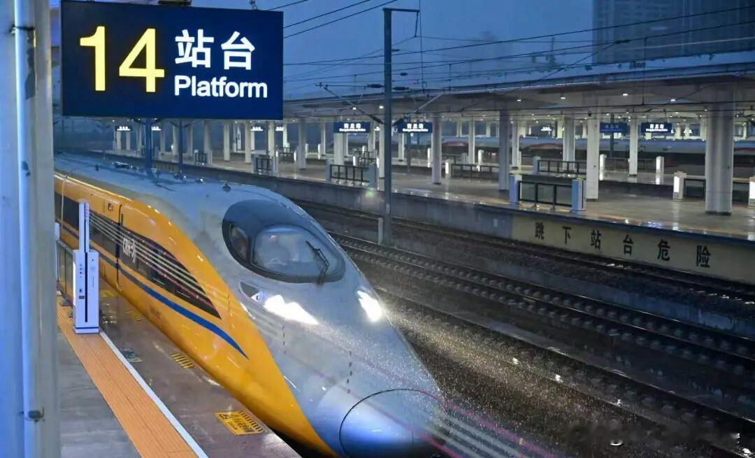 恭喜！又一条350km/h超级高铁进入通车倒计时一大早传来好消息，京港高铁雄