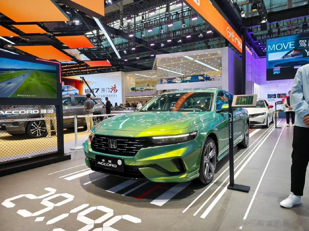 天天就搞些奇奇怪怪的所谓的吸引眼球，真是魔怔了，彻底完蛋把本田。广本到底在干什么