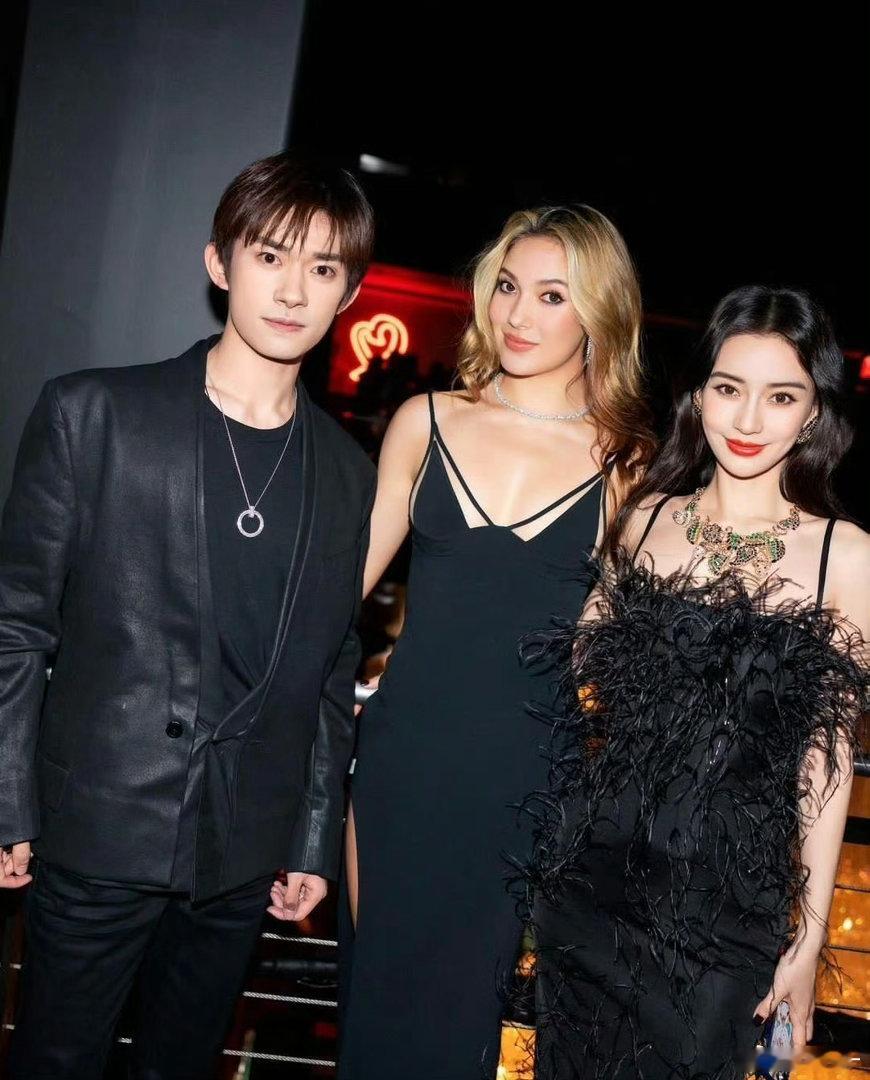 同一张照片，Angelababy和谷爱凌发出来区别好大极致反差