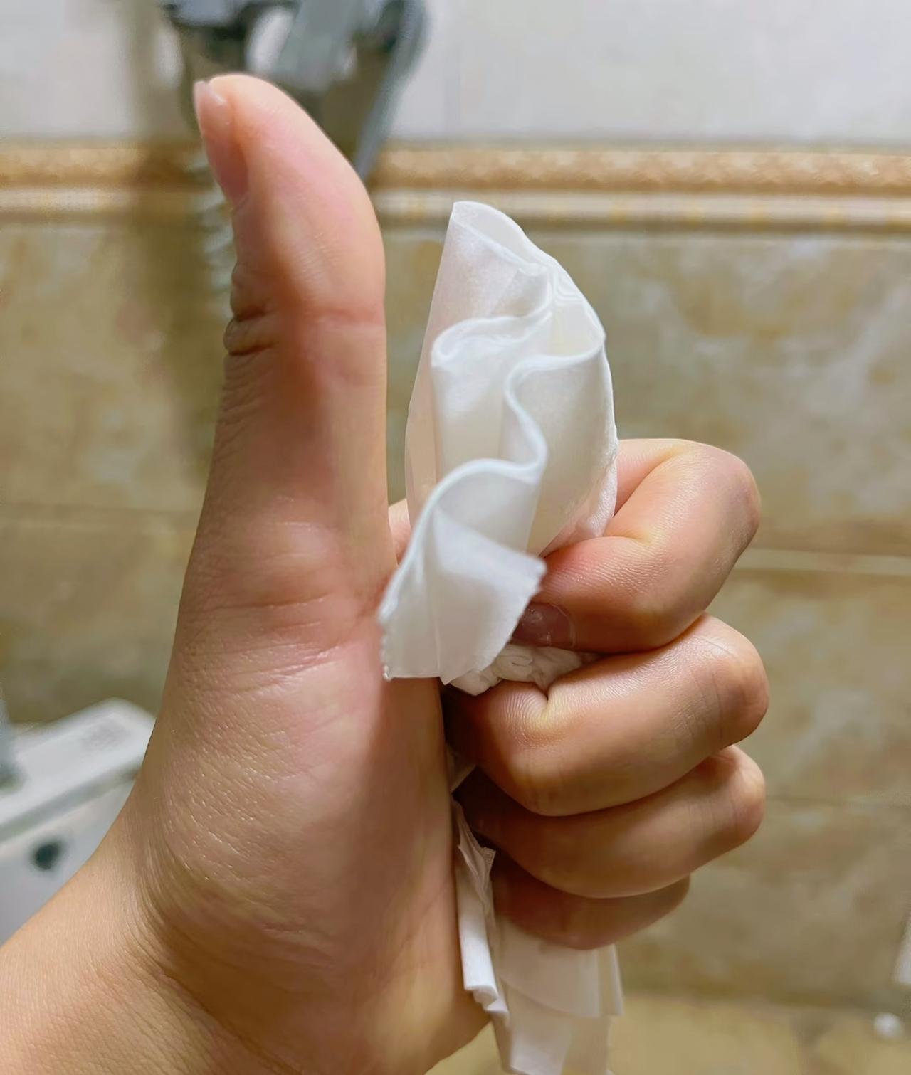 告诉你一个比较脏的秘密：人变好运从每天畅快排便开始。身体装框决定命运。“便秘型坏