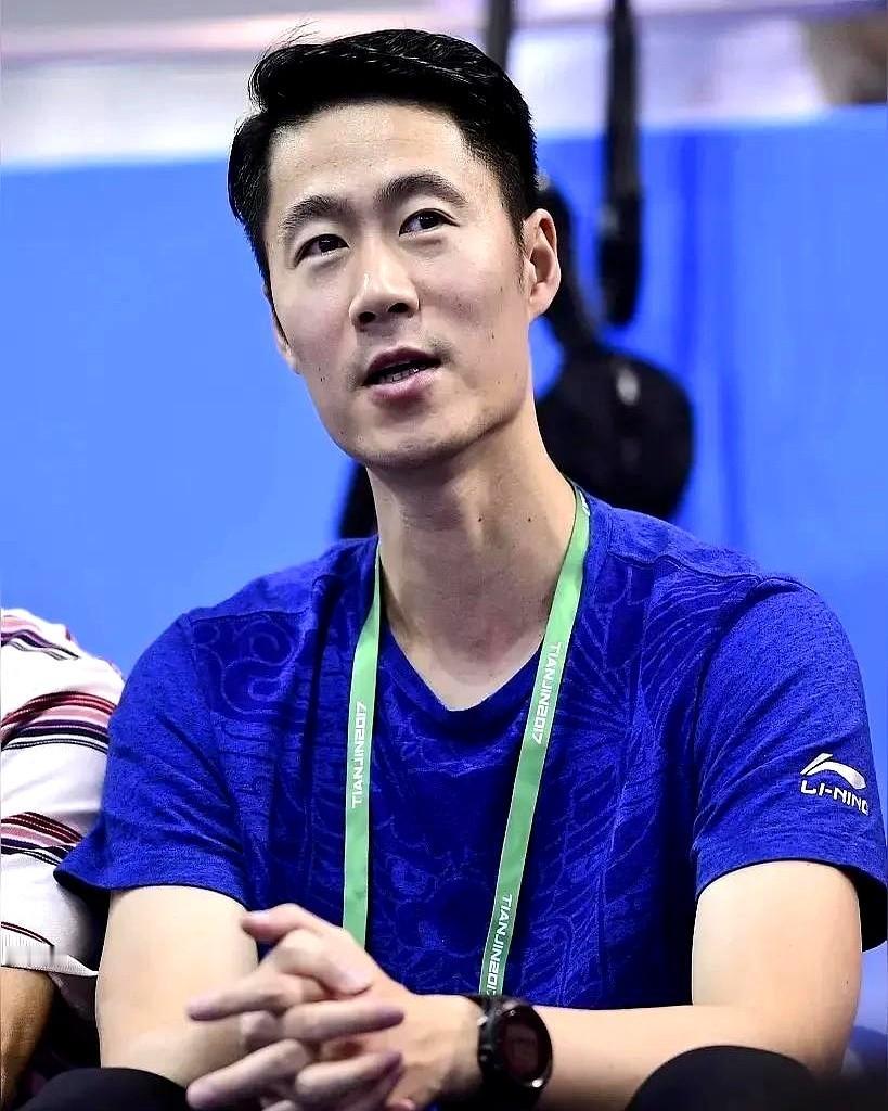 “00后全军覆没，老将却杀疯了。”全运会乒乓球四强名单一出，球迷群里先炸后静