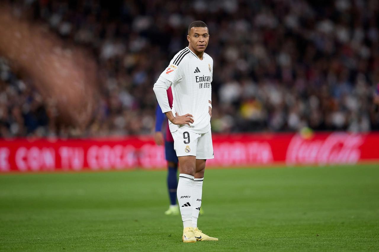 姆巴佩复出即输球，皇马终结了五连胜，带队输西甲第18的马略卡，他和维尼修斯不能共