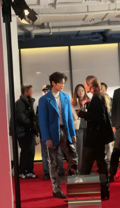 不要放过这个英文social的丁禹兮，真的是太帅啦！​​​