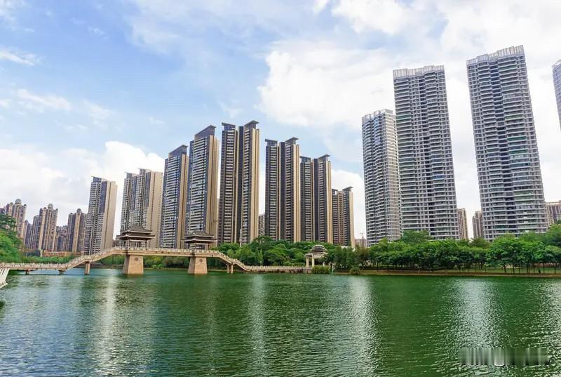 惠州楼市：惠州楼市当下分化格局十分突出，7月新房房价环比持平，但二手房依旧承