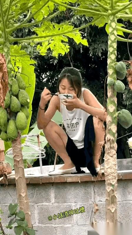 网上一个北方大哥，举着张水果图，小心翼翼地问了句：“这玩意儿，用不用洗啊？”他