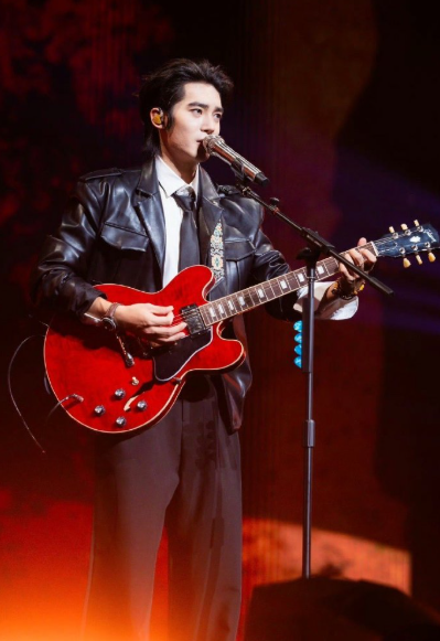 被于适的执行力帅到了！他说想要《适诗》的续集，结果就带着《适诗+》来了。更酷的是