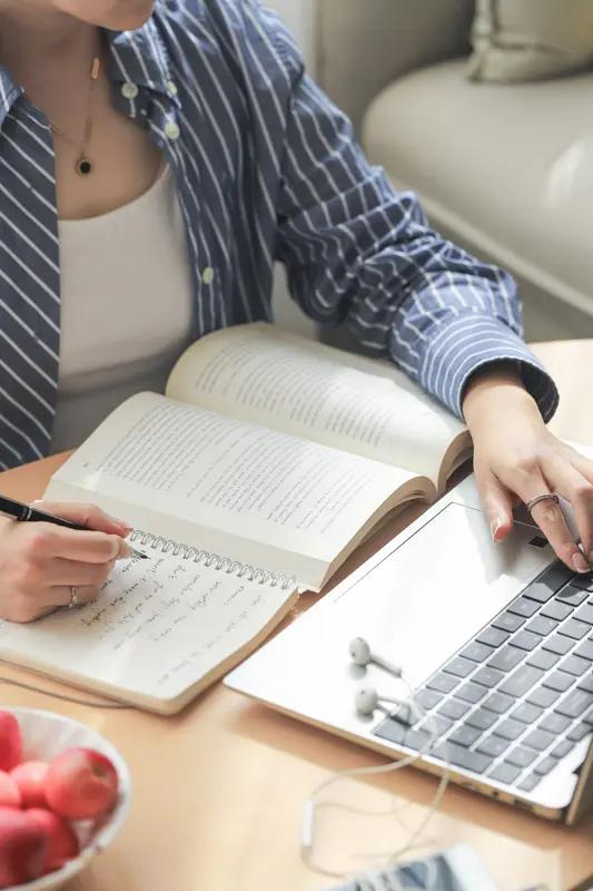 人到中年才发现赚钱最该学的东西根本没人教上班根本是发不了财你只是将你有限