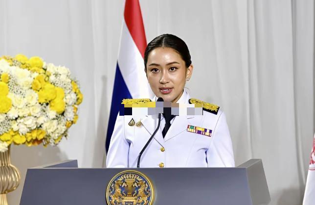 泰国很聪明，明显向东看了。熟悉泰国历史的人都知道，泰国人一直很聪明，数百年来，站