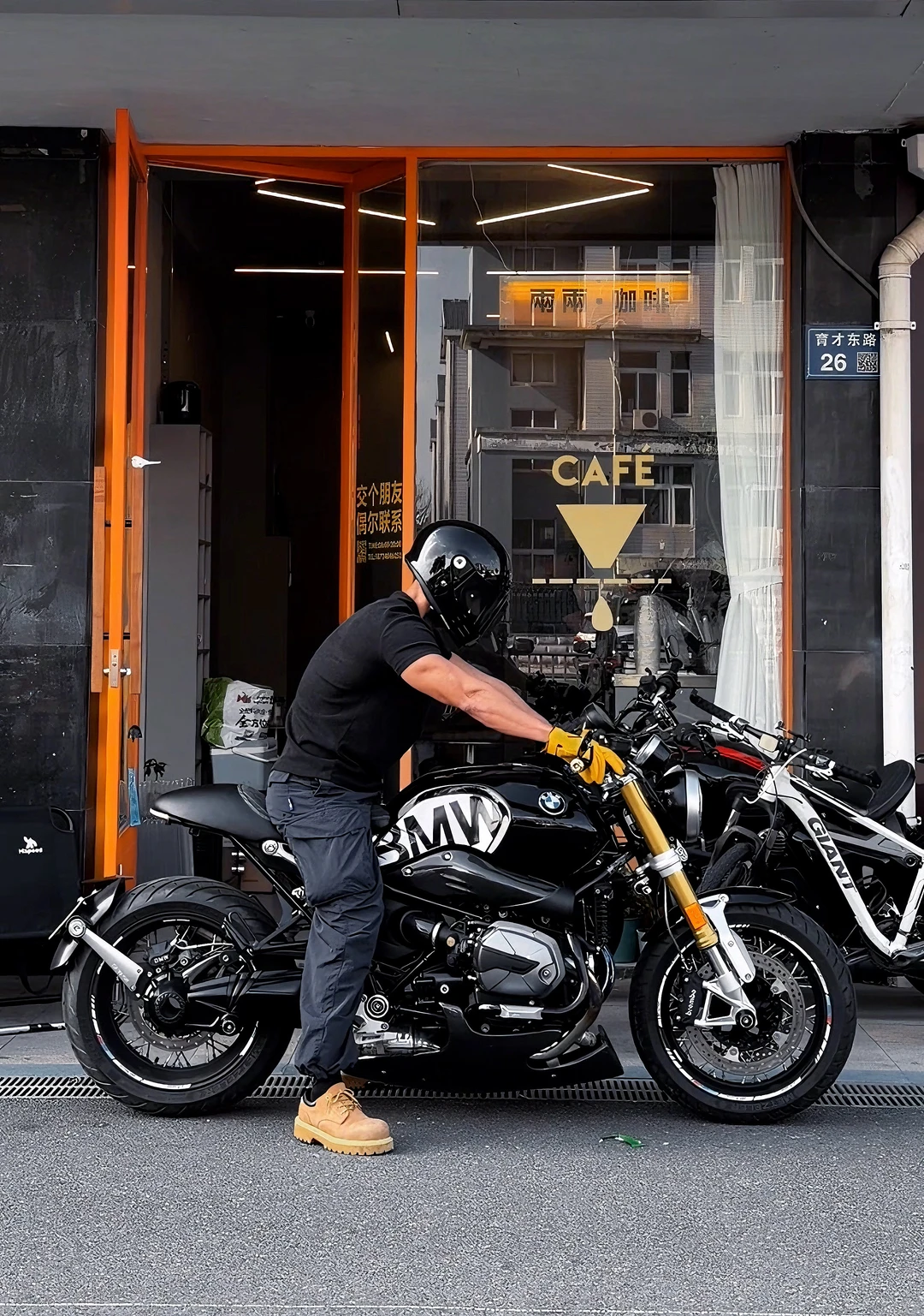 雨天不能骑车，只能撸铁。