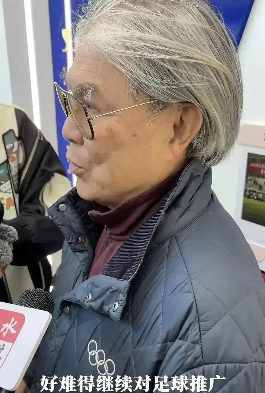 一碗面98块被骂抠门霍震霆回三水扫墓，只点云吞面。网友说他抠，其实那碗面9