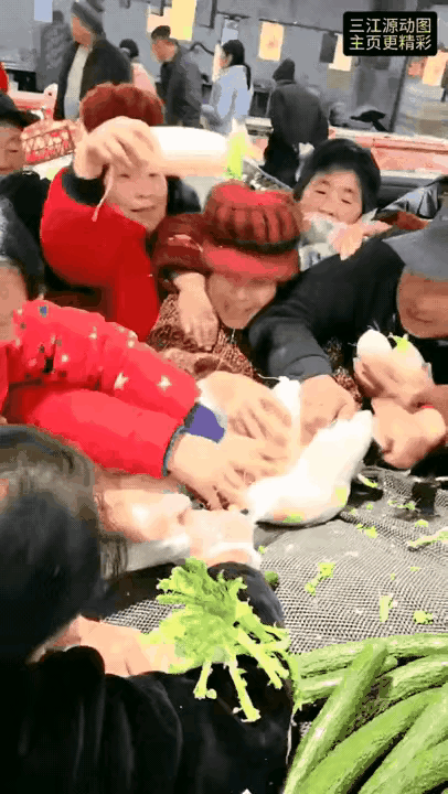 就这战斗力……把公交抢座……搬到了超市大战了……不是所有的老人都这样，而