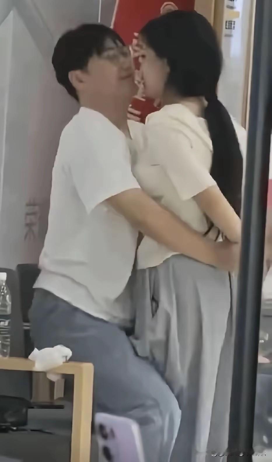 一看就知道，这是在热恋期吧？