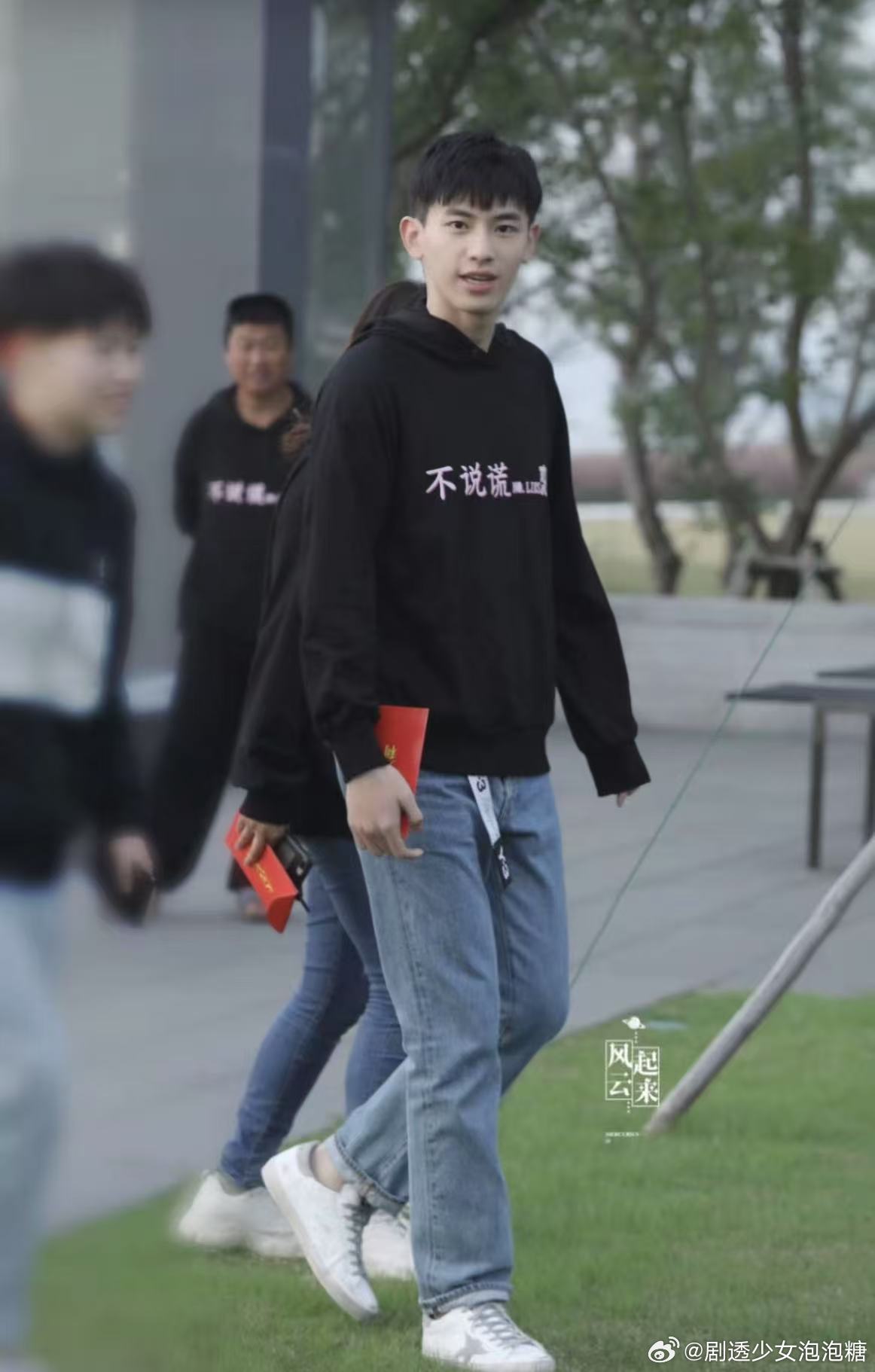 辛云来早期清纯的跟男大学生似的~​​​
