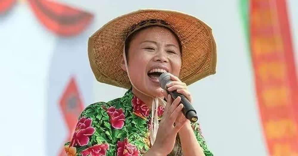 近日，42岁百万网红“草帽姐”称自己确诊肝病，自曝肝部检查单，“医生说上面好几个