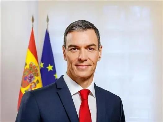 西班牙议会上，首相桑切斯面对政敌“听从美国和以色列”的指责时，发出了强硬的反击：