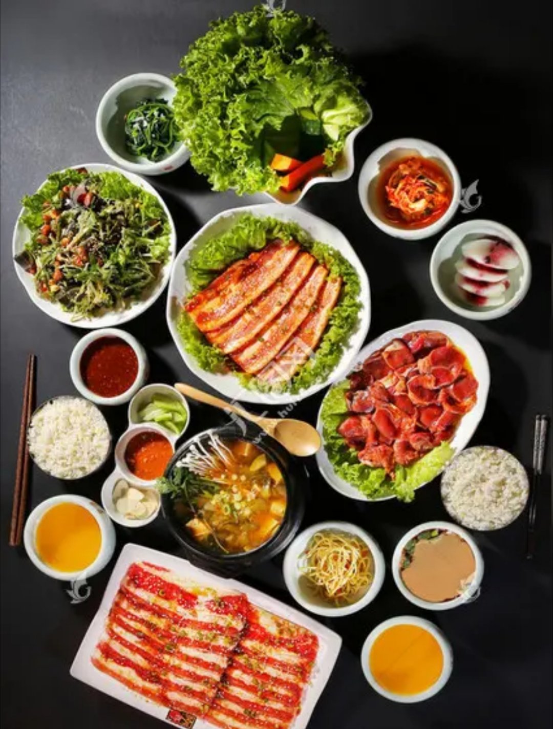 日餐是中餐加工前的样子，韩餐是中餐吃剩下的样子，印餐是中餐消化后的样子。