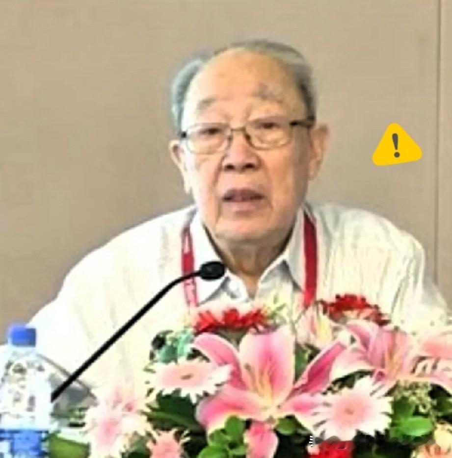 看到伍绍祖老先生的履历，我整个人都愣住了。核物理研究生，跨界去管国家体育，这