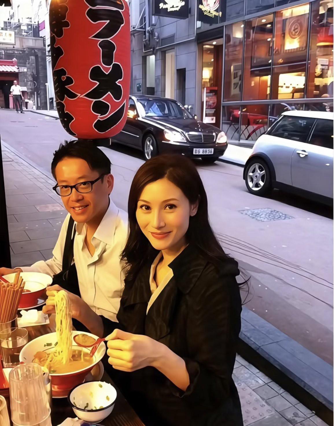 李大美人这辈子没有白活，看她老公多宠她！李嘉欣与许晋亨的旧照片，那个时候他们