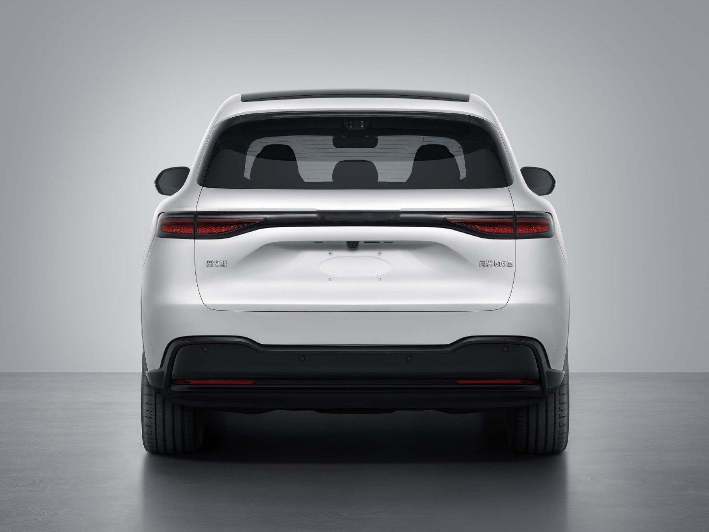 问界M6工信部证件照，这个白色很有运动感，而且大轮、红色卡钳，这个配置确实可以